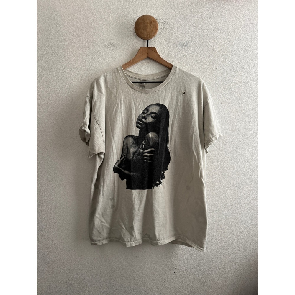 Sade Portrait Tee Gildan Graphic Tshirt Size XL *Stains*